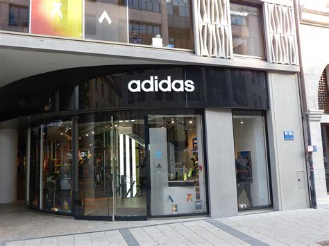 adidas schuhe hallstadt|Adidas shops in der nähe.